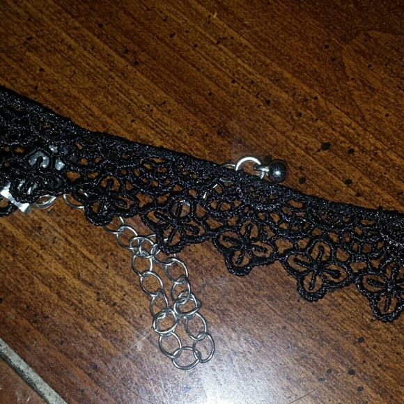 4 Rue 21 Chokers - Picture 2 of 5